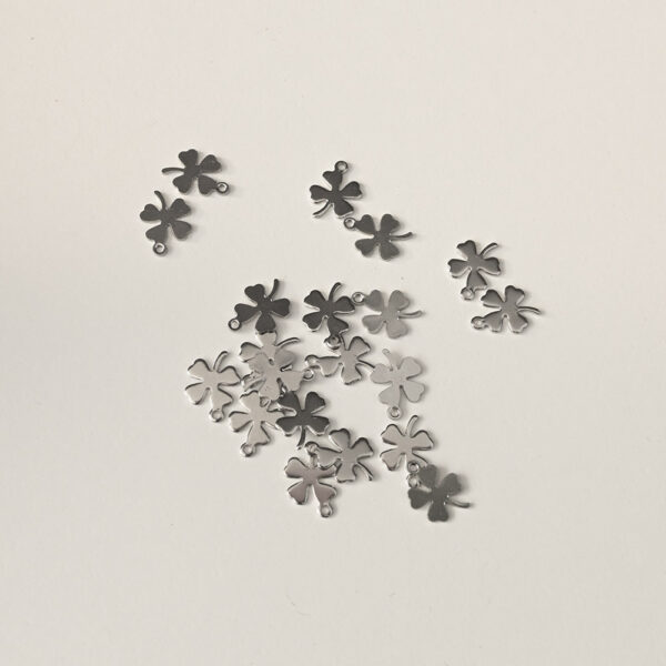 KOVOVÝ PŘÍVĚSEK - 10x10 mm - 10 ks