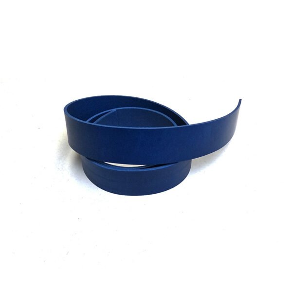 HOVĚZÍ KŮŽE NA OPASEK - MODRÁ - CRAZY HORSE – 125cm - 3.2-3.3 mm