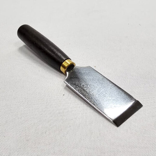 NŮŽ NA ŘEZÁNÍ A TENČENÍ KŮŽE