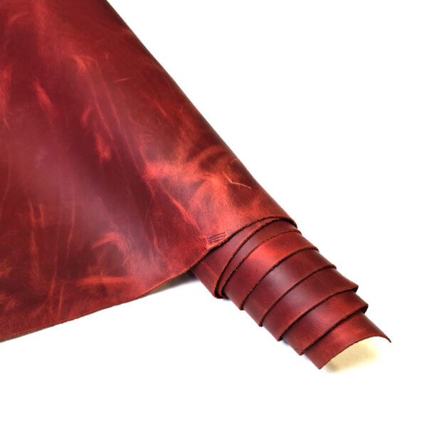 HOVĚZÍ KŮŽE / TŘÍSLOČINĚNÁ HLAZENICE - ČERVENÁ - CRAZY HORSE - 1.8-2.0 mm