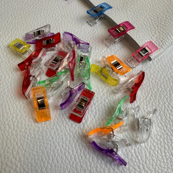 KOLÍČKY PLASTOVÉ - 25 ks