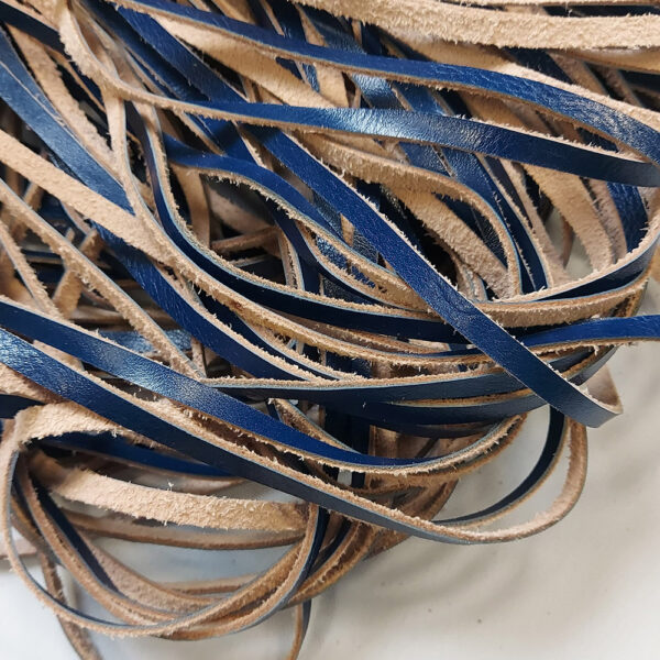 KOŽENÁ ŠŇŮRA PLOCHÁ - KOŽENÝ ŘEMÍNEK - 6mm x 10m. Tloušťka: 1,4-1,6 mm