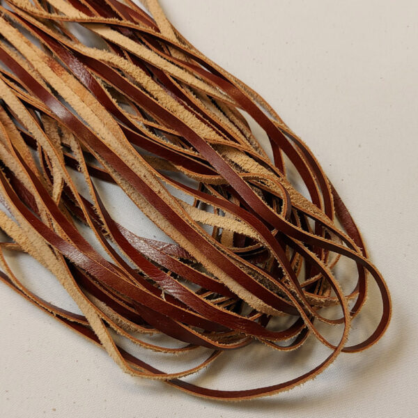 KOŽENÁ ŠŇŮRA PLOCHÁ - KOŽENÝ ŘEMÍNEK - 6mm x 10m. Tloušťka: 1,4-1,6 mm