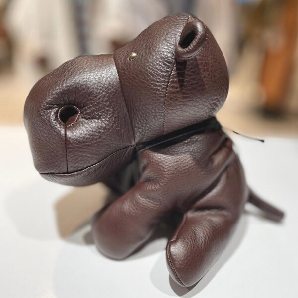 HRAČKA Z PRAVÉ KŮŽE - MĚKKÁ KOŽENÁ HRAČKA - HROCH - TMAVĚ HNĚDÝ