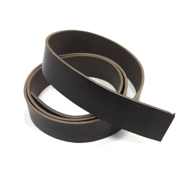 HOVĚZÍ KŮŽE NA OPASEK – TMAVĚ HNĚDÁ – 130cm – 3.2-3.3 mm