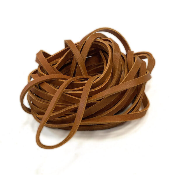 KOŽENÁ ŠŇŮRA PLOCHÁ - KOŽENÝ ŘEMÍNEK - 7mm x 10m. Tloušťka: 2.2-2.4 mm