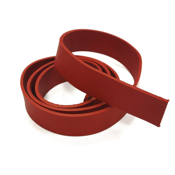 HOVĚZÍ KŮŽE NA OPASEK – ČERVENÁ – 130 cm – 3.2-3.4 mm