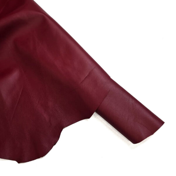 PRAVÁ KŮŽE JEHNĚTINA - ČERVENÁ - 0.6-0.8 mm