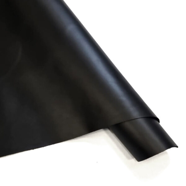 HOVĚZÍ KŮŽE S POVRCHOVOU ÚPRAVOU (LAMINACE) – ČERNÁ – 0.8-1.0 mm