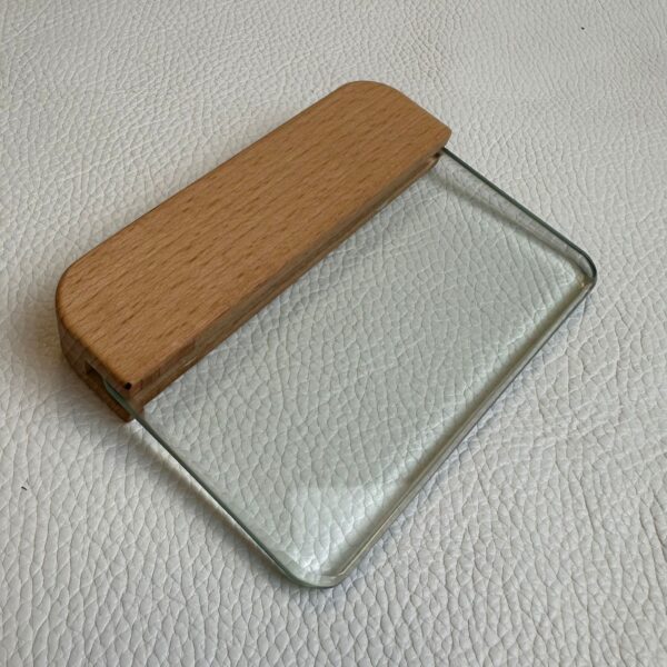 KOŽENÁ LEŠTÍCÍ SKLENĚNÁ ŠKRABKA