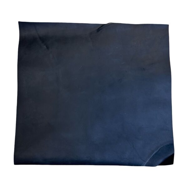 HOVĚZÍ KŮŽE-  ČERNA  - HOTOVÉ KUS – 25x27cm . Tloušťka: 1.5 mm