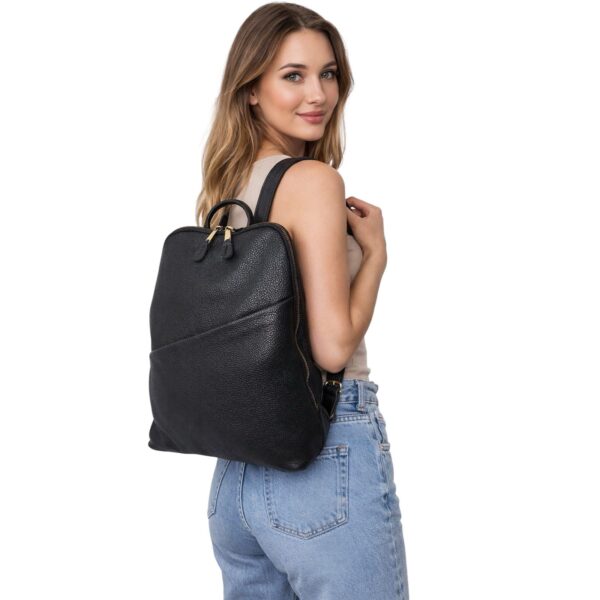 Kožený batoh se zipem Andex – ČERNA