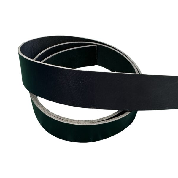 HOVĚZÍ KŮŽE NA OPASEK - TMAVĚ  MODRÁ - 140 cm - 2.7-2.9 mm