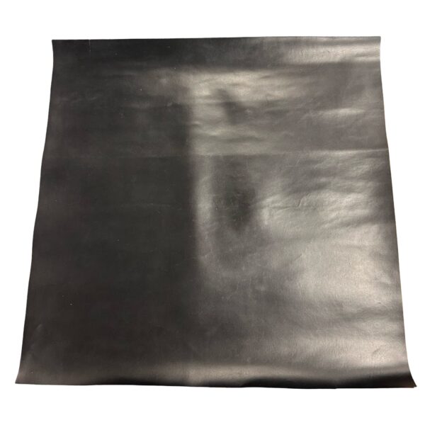 HOVĚZÍ KŮŽE -  ČERNA -  HOTOVÉ KUS – 57x57cm . Tloušťka: 1.3mm