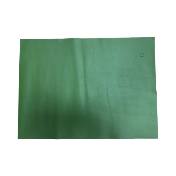 HOVĚZÍ KŮŽE - ZELENÁ  - HOTOVÉ KUS – 48x65 Tloušťka: 1.3mm