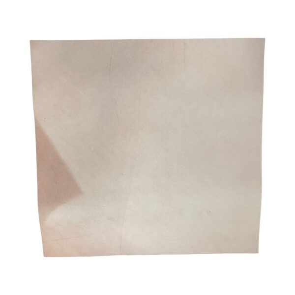 HOVĚZÍ KŮŽE -  PRIRODNÍ -  HOTOVÉ KUS – 22x23cm . Tloušťka: 3.6 mm
