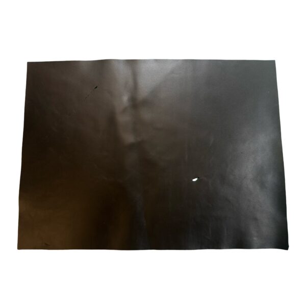 HOVĚZÍ KŮŽE -  ČERNA -  HOTOVÉ KUS – 40x55cm . Tloušťka: 1.1 mm