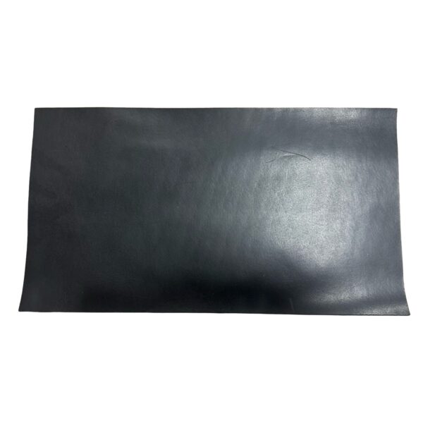 HOVĚZÍ KŮŽE- ČERNA -  HOTOVÉ KUS – 38x21cm . Tloušťka: 2.4mm