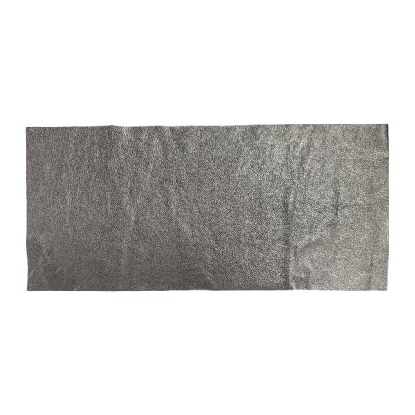 HOVĚZÍ KŮŽE - STŘÍBRNÁ -  HOTOVÉ KUS – 63x30cm . Tloušťka: 1.4mm