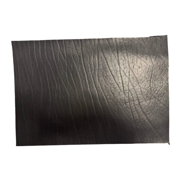 HOVĚZÍ KŮŽE -    ČERNA -  HOTOVÉ KUS – 40x27cm . Tloušťka: 3.4mm