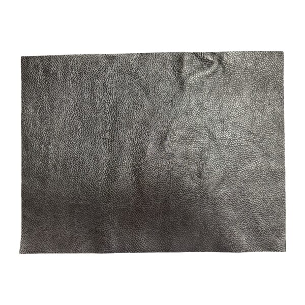 HOVĚZÍ KŮŽE - STŘÍBRNÁ -  HOTOVÉ KUS – 40x30cm . Tloušťka: 1.4mm