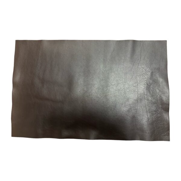 HOVĚZÍ KŮŽE -  TMAVĚ HNĚDA   -  HOTOVÉ KUS – 51x33cm . Tloušťka: 1.2mm