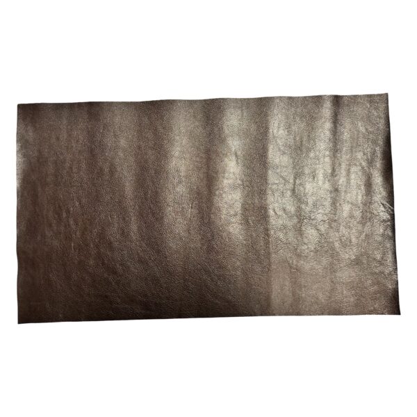 HOVĚZÍ KŮŽE - TMAVĚ HNĚDA - HOTOVÉ KUS – 61x36cm . Tloušťka: 1.3mm